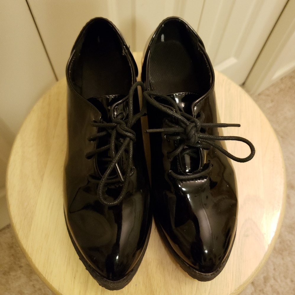 Glossy oxford square heel shoes